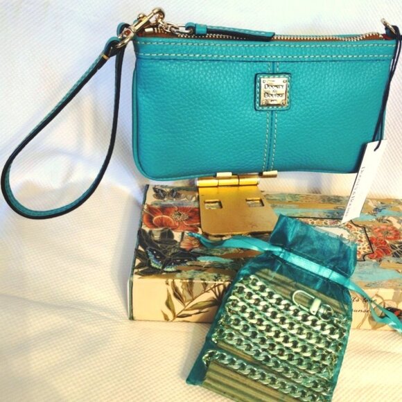 Dooney & Bourke Leather Large Slim Wristlet/Crossbody in Mint/Mint, Rare NWT - Picture 3 of 12